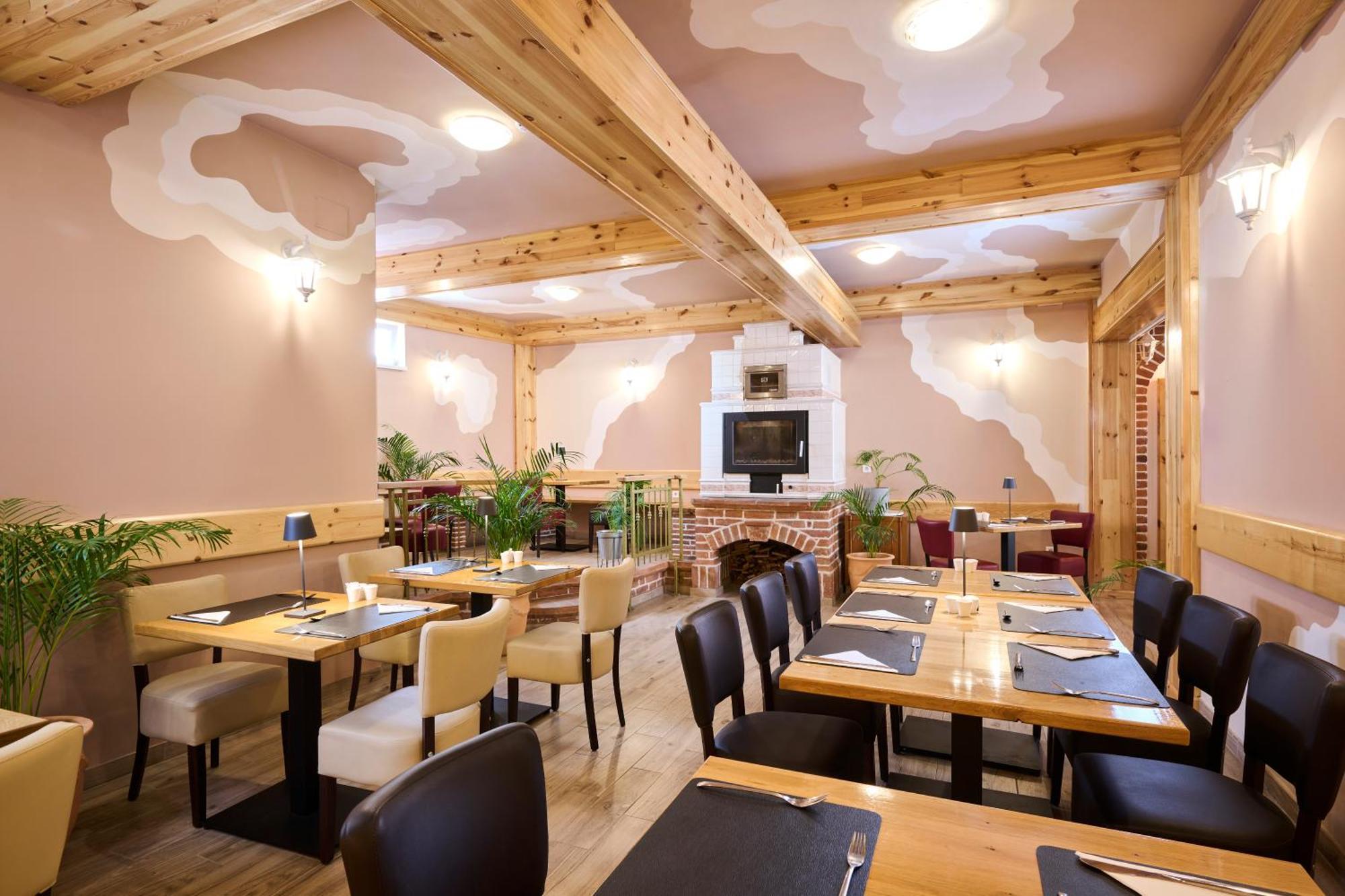 Hotel Kadoor Karlovac Exterior photo
